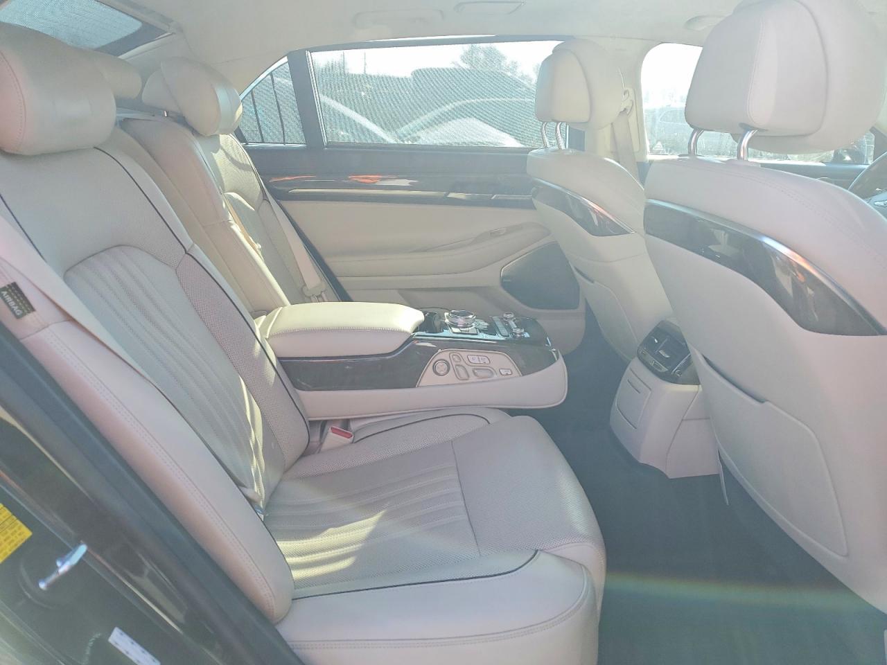 2017 GENESIS G90