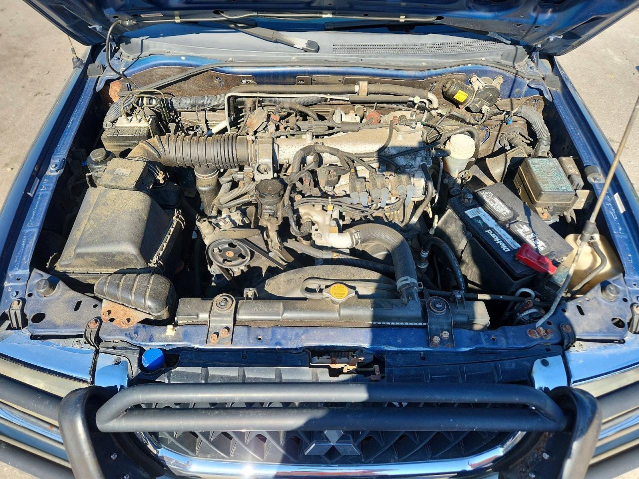 2004 MITSUBISHI Montero
