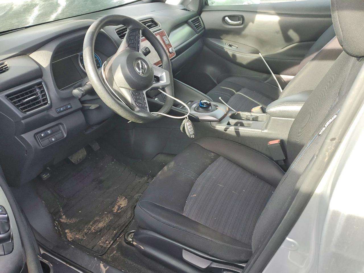 2022 NISSAN LEAF