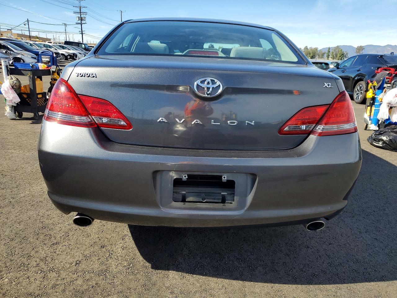 2008 TOYOTA Avalon