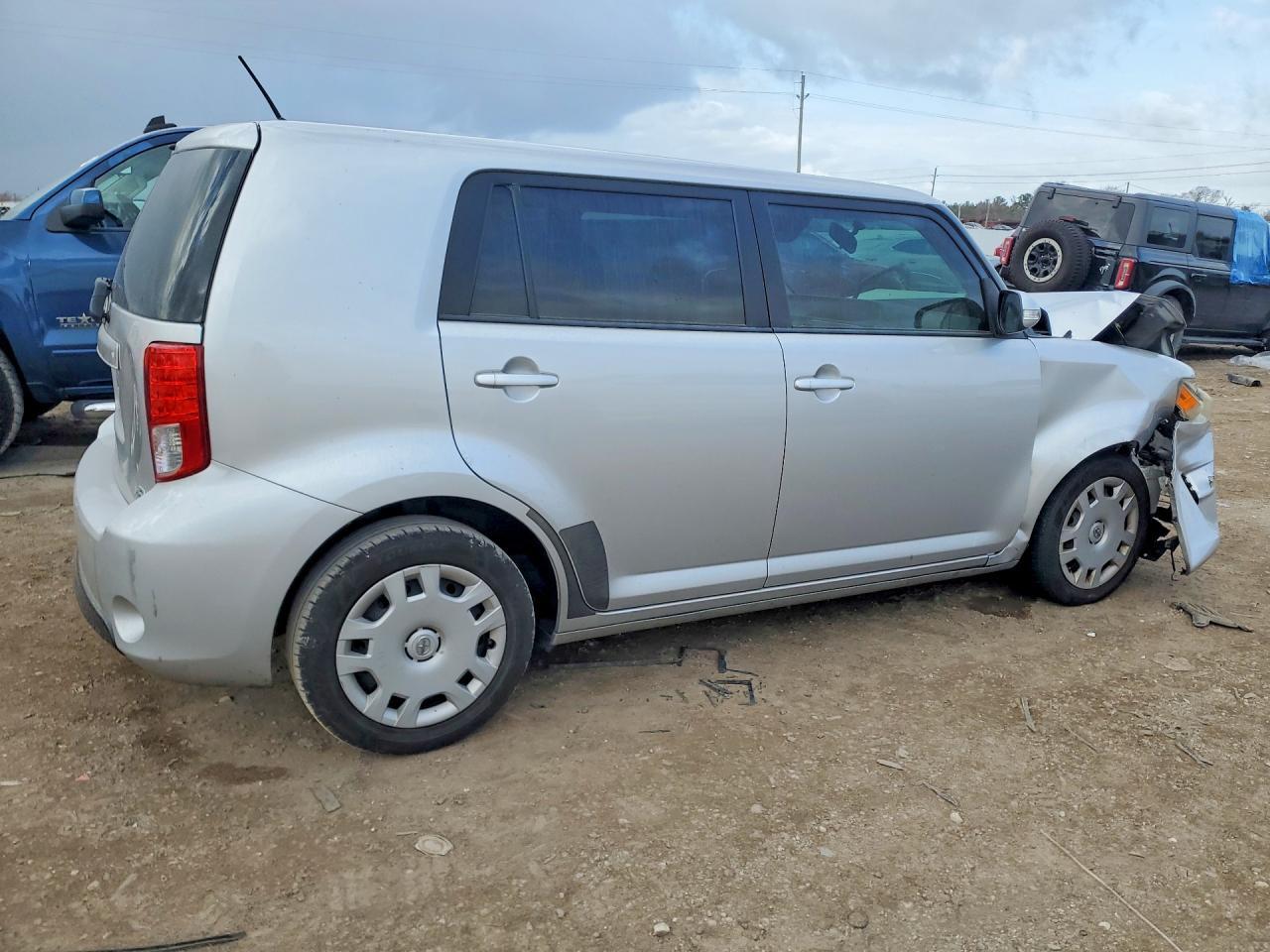2014 TOYOTA SCION