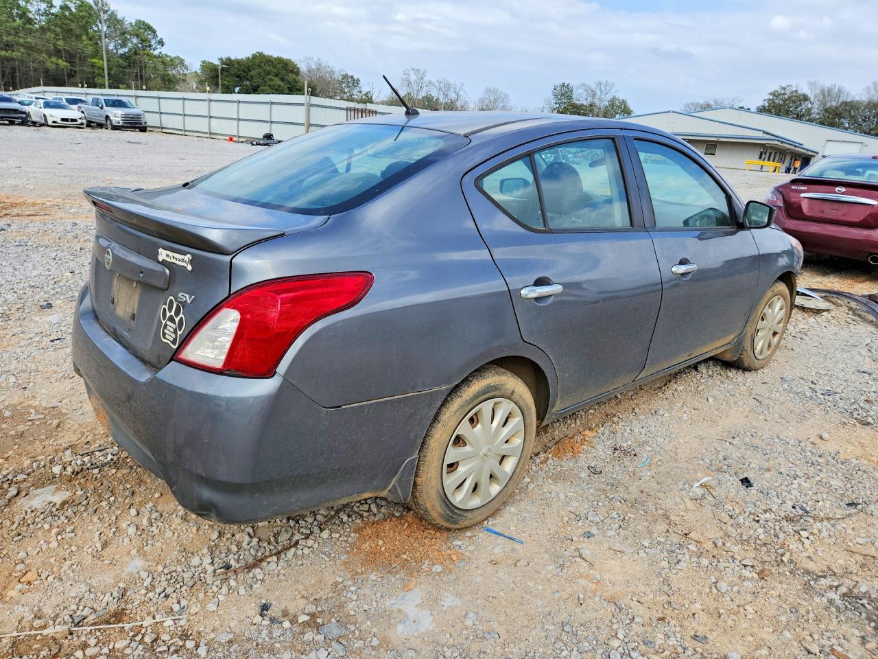 2017 NISSAN VERSA