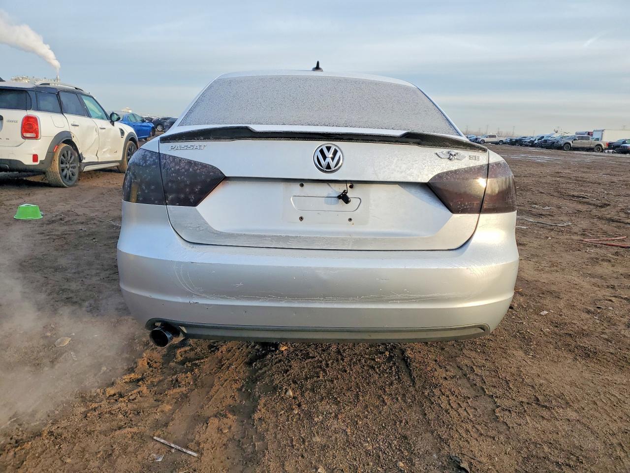 2012 VOLKSWAGEN Passat