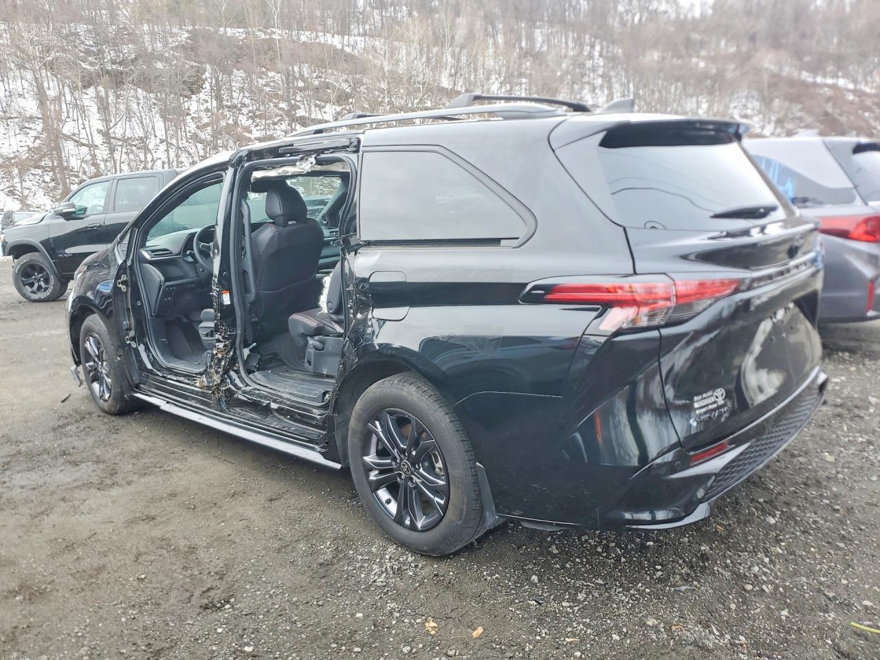2025 TOYOTA SIENNA