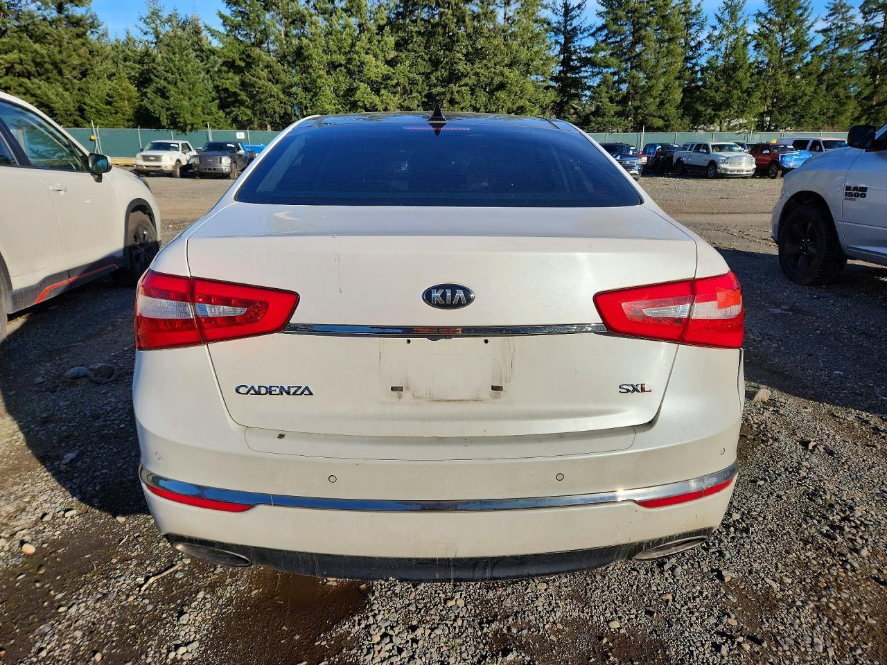 2016 KIA Cadenza