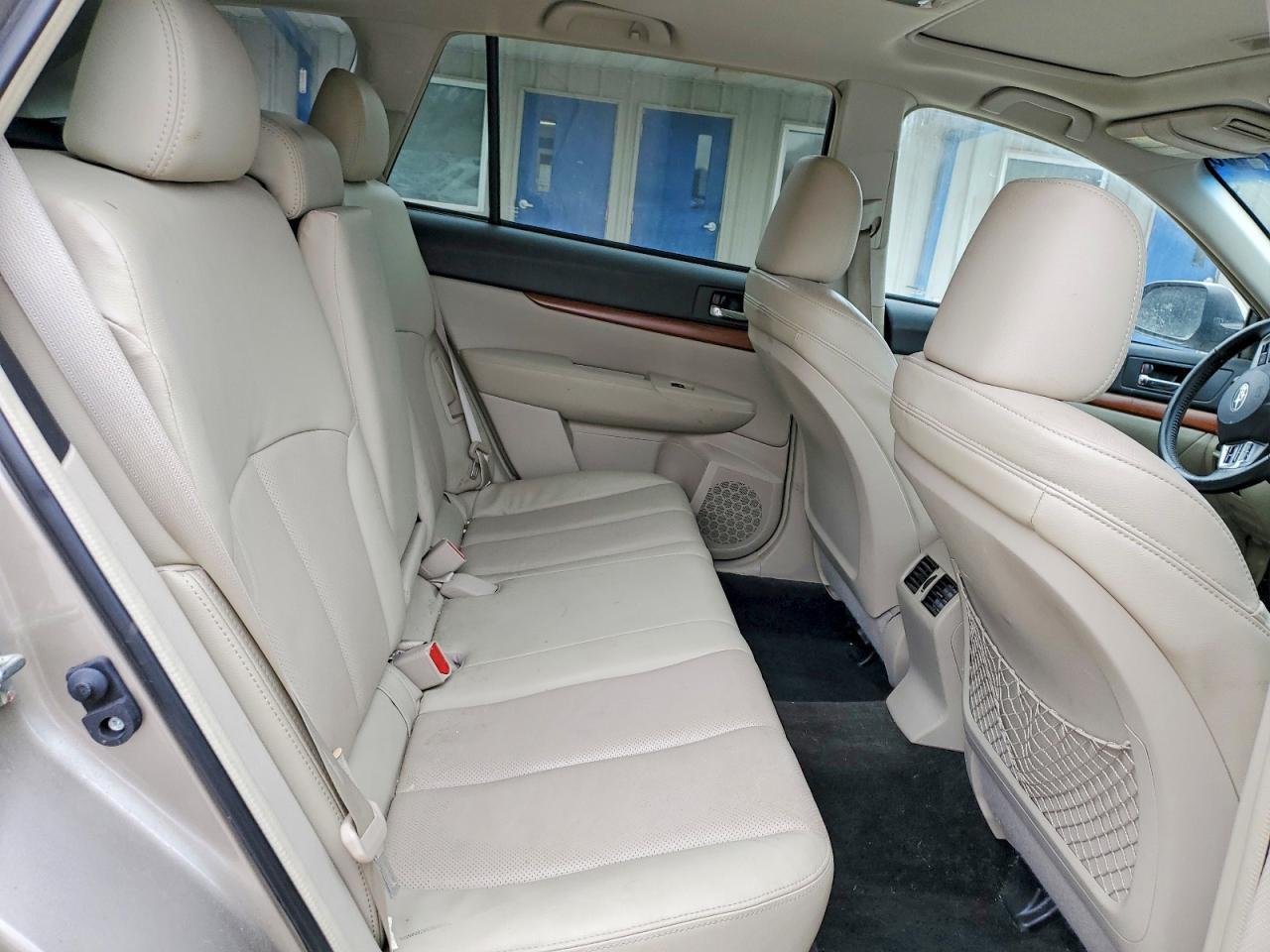 2014 SUBARU Outback