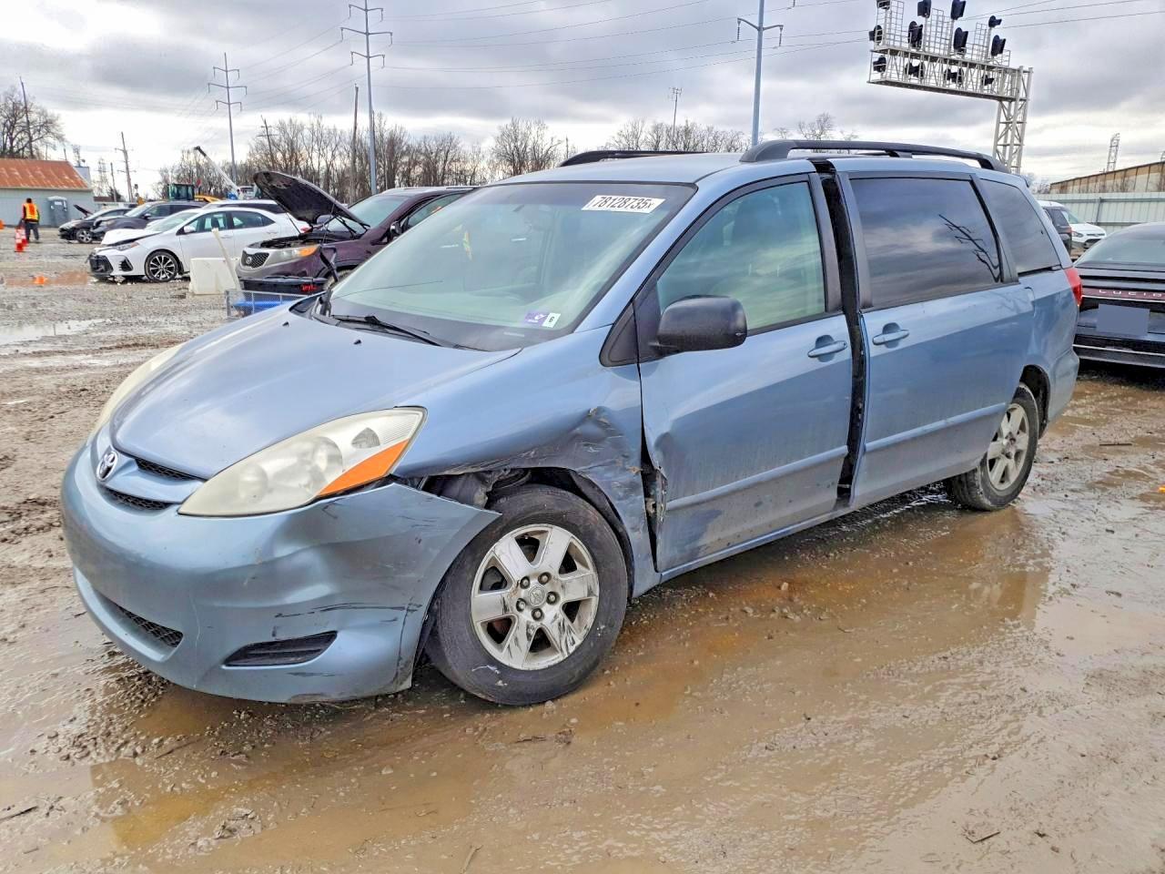 2010 TOYOTA SIENNA