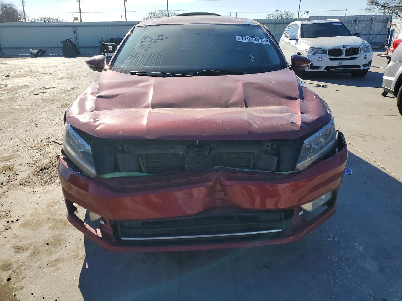 2016 VOLKSWAGEN Passat