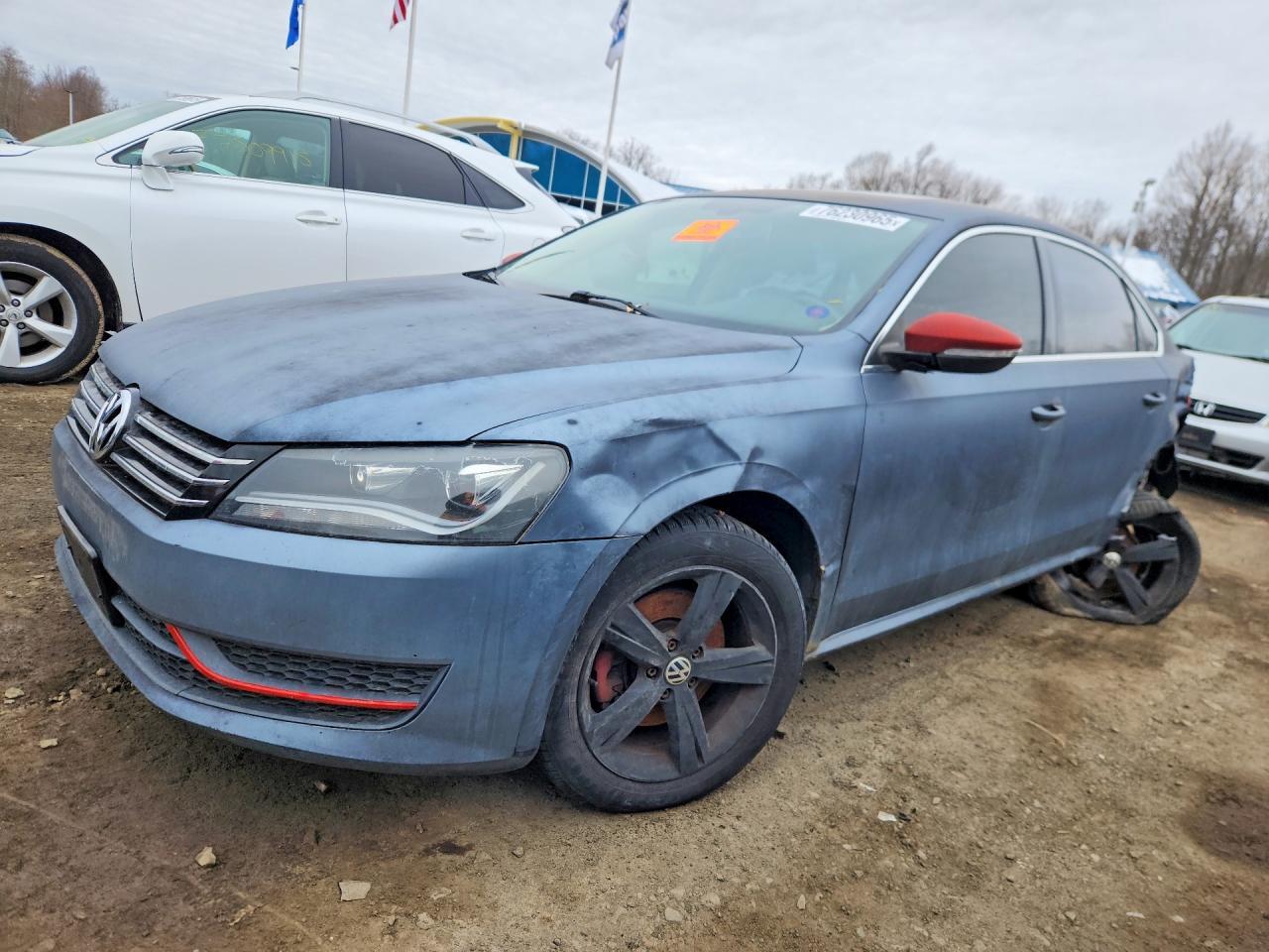 2012 VOLKSWAGEN Passat