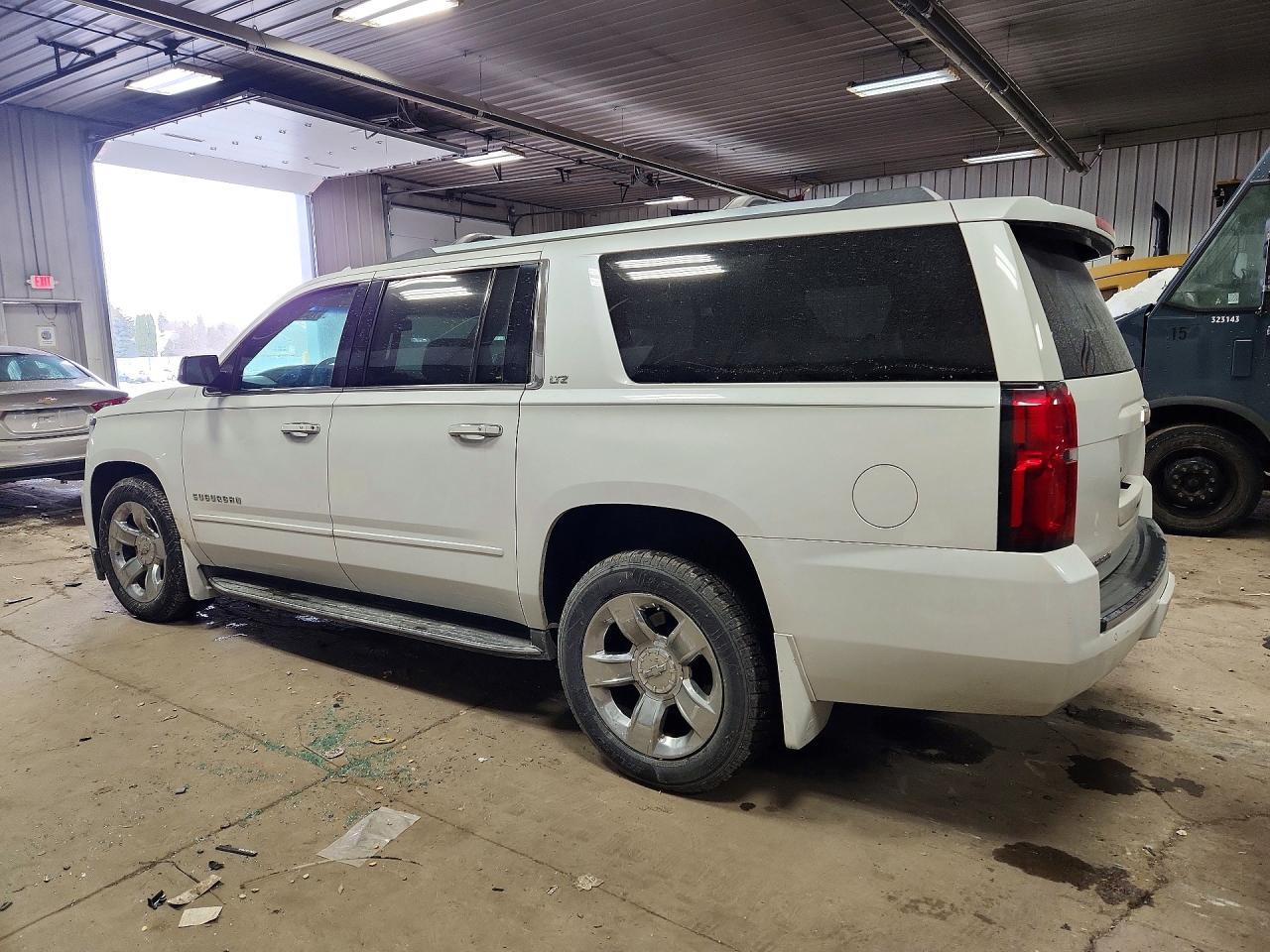 2016 CHEVROLET Suburban