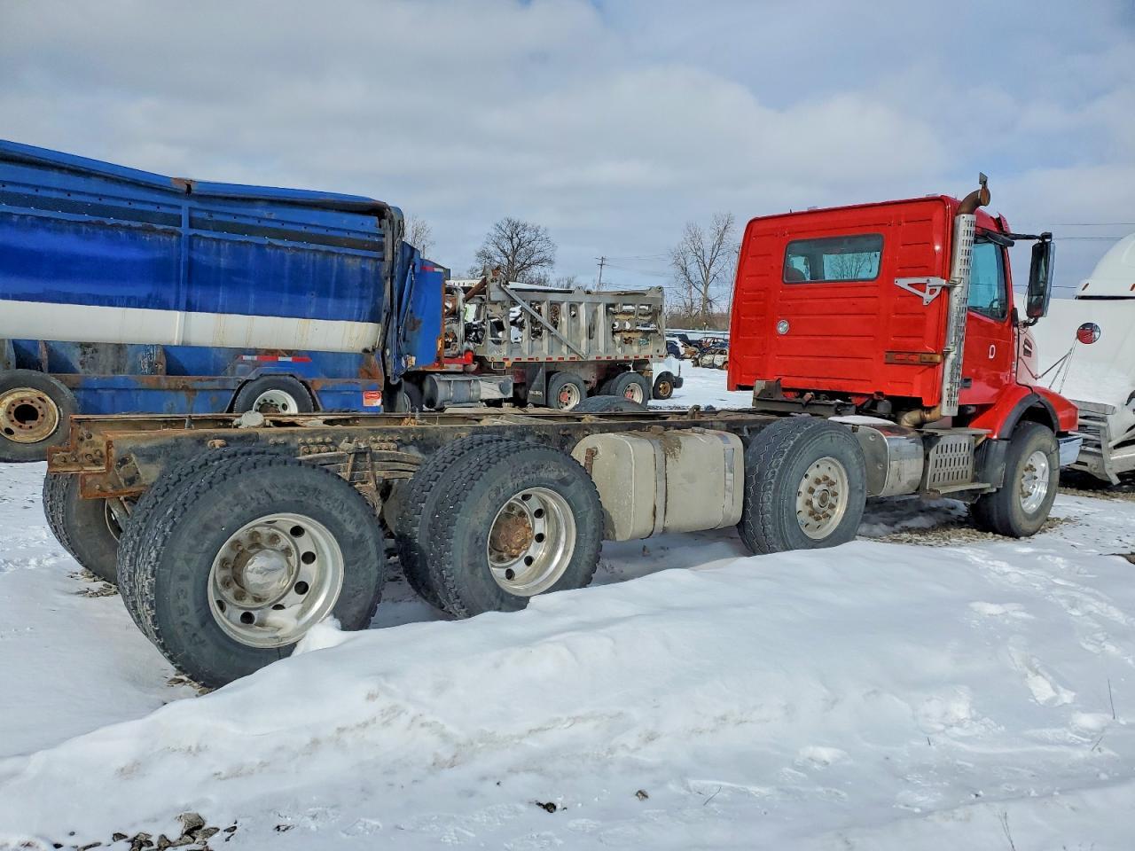 2015 VOLVO VHD