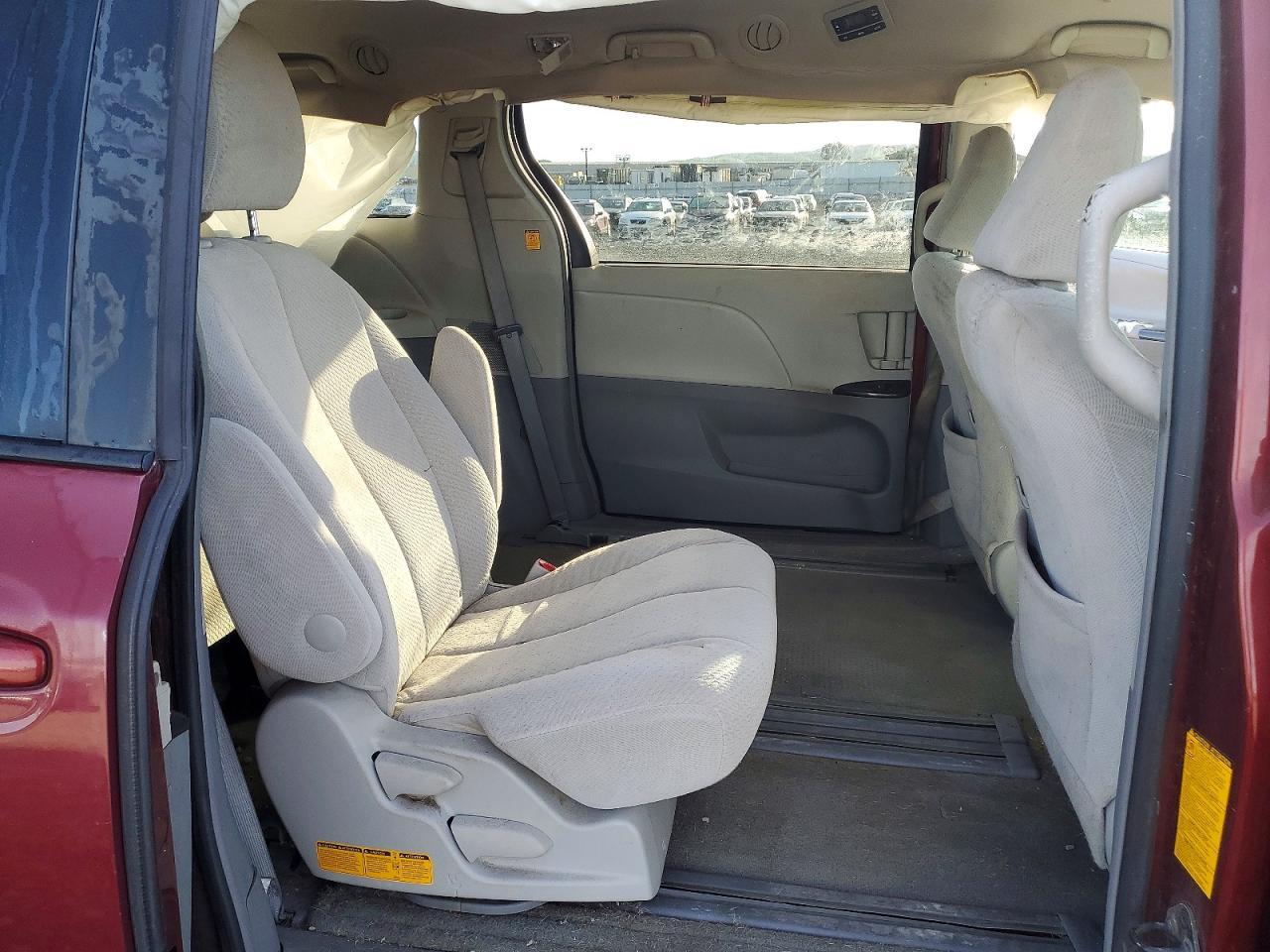 2013 TOYOTA SIENNA