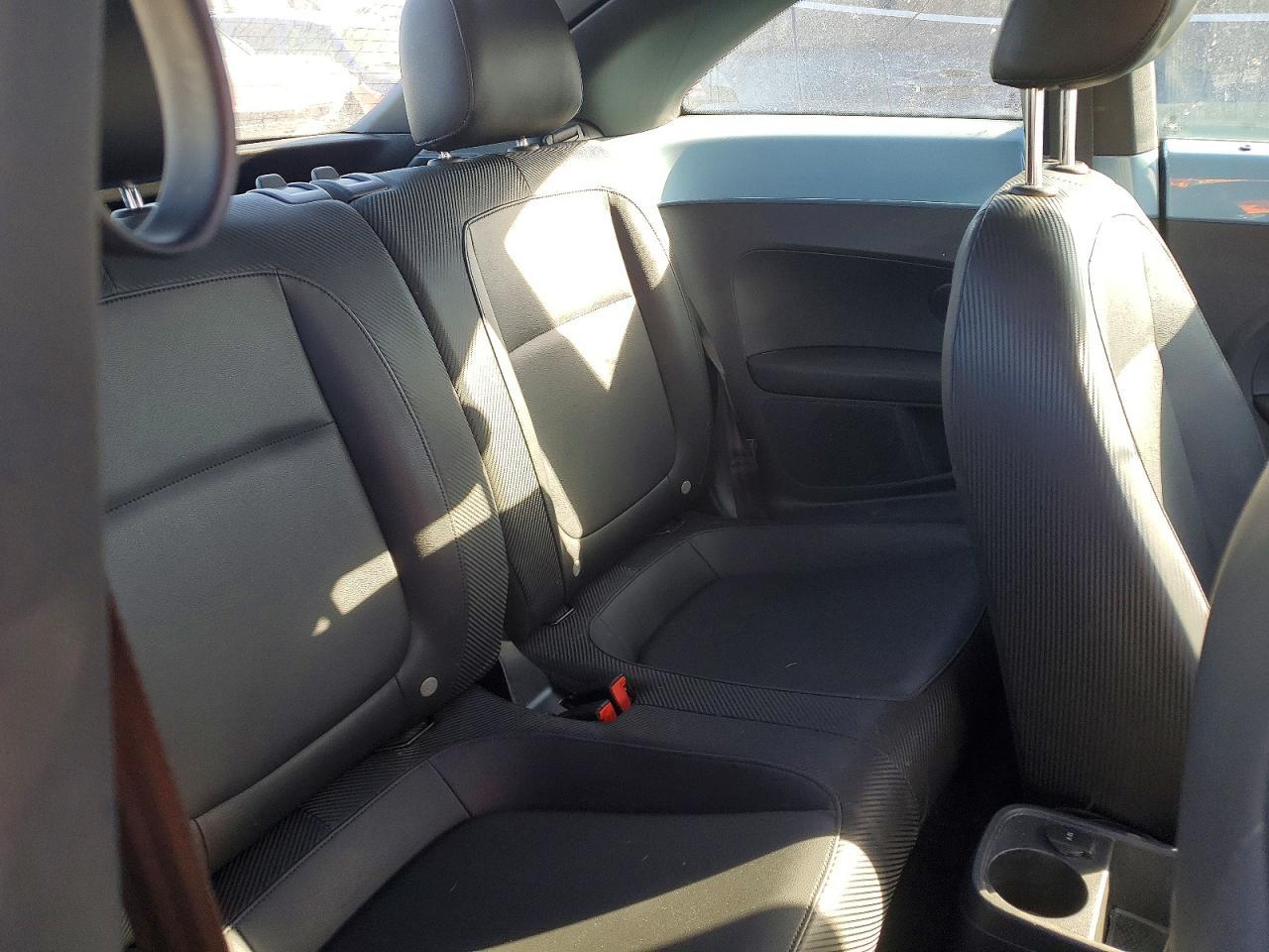 2012 VOLKSWAGEN Beetle
