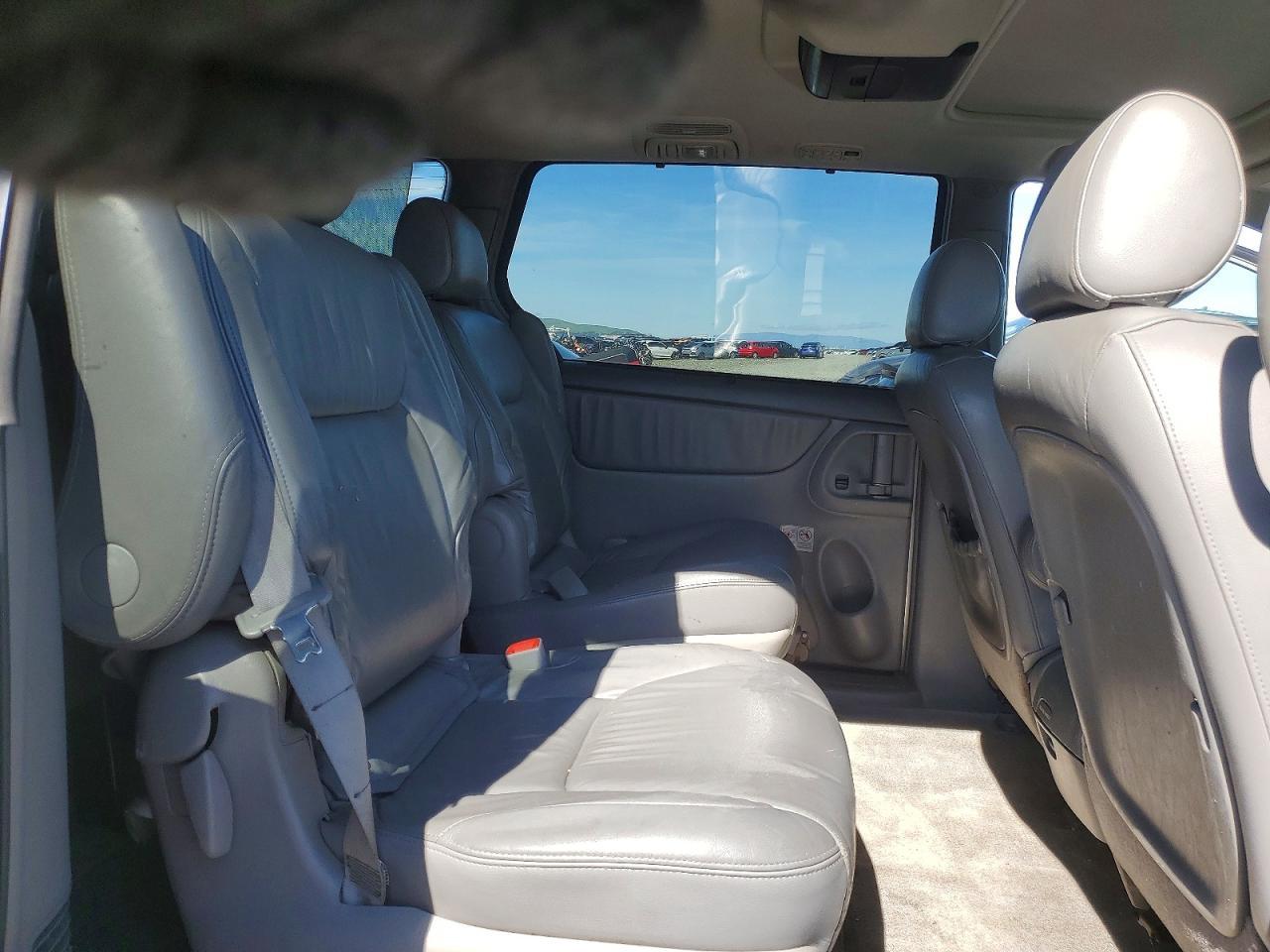 2005 TOYOTA SIENNA