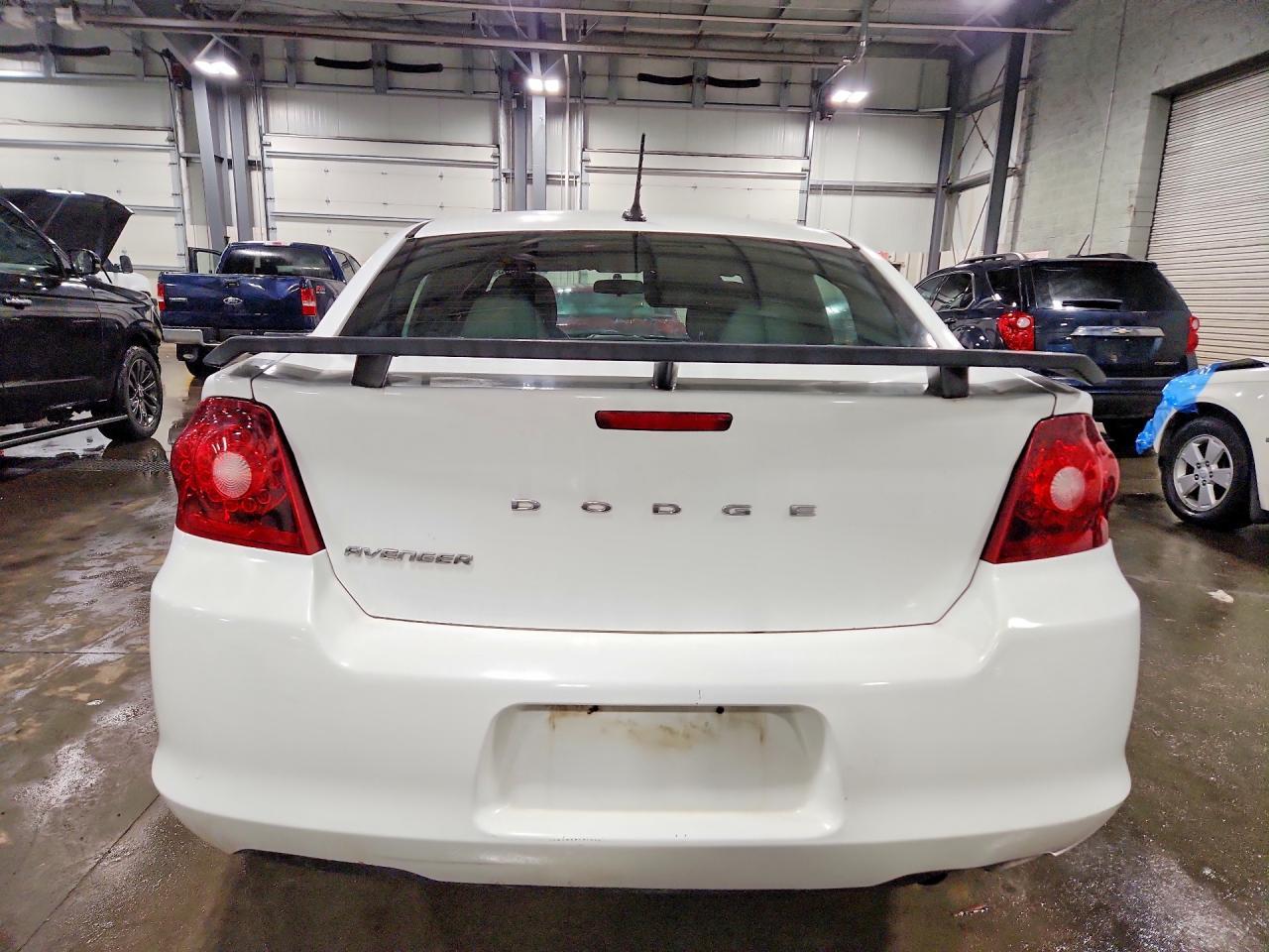 2013 DODGE Avenger