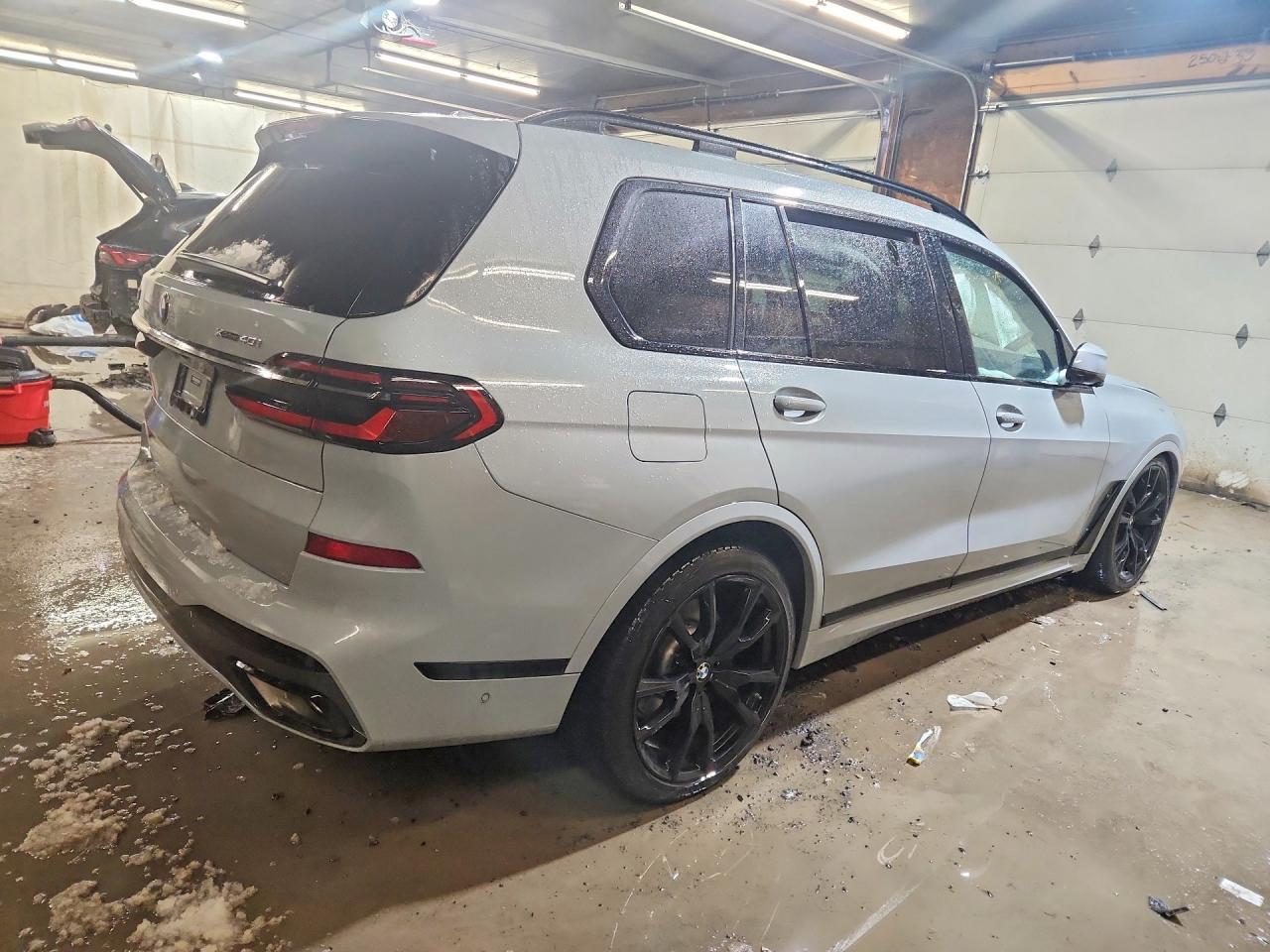 2023 BMW X7