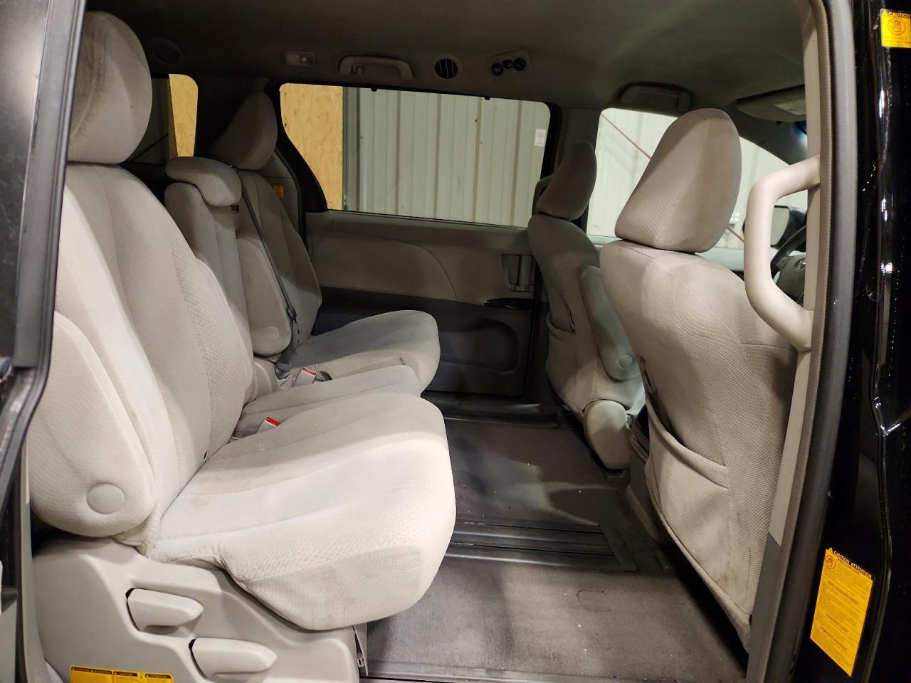 2011 TOYOTA SIENNA