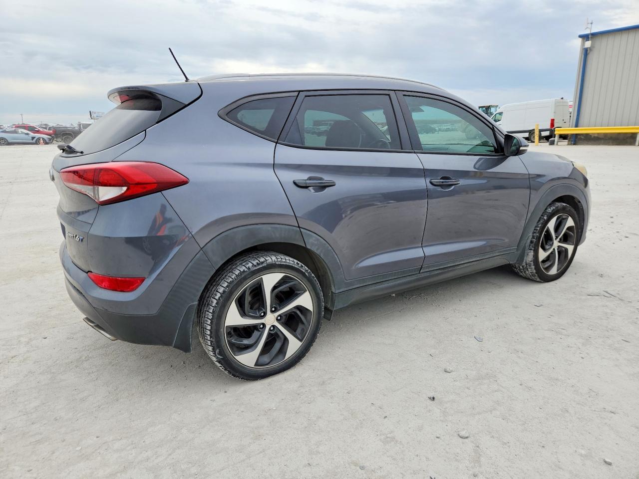 2016 HYUNDAI TUCSON