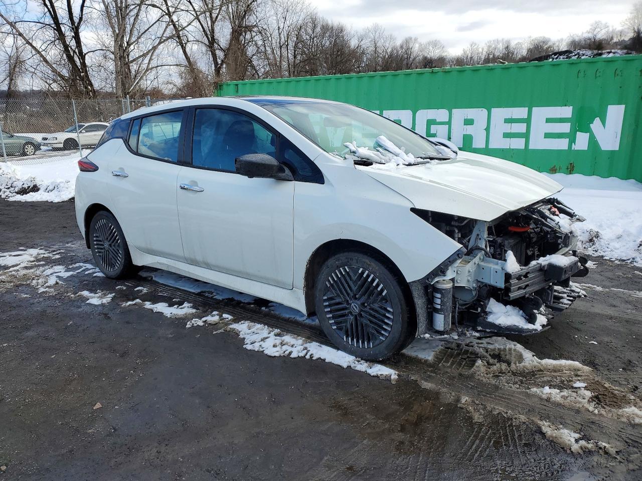 2024 NISSAN LEAF