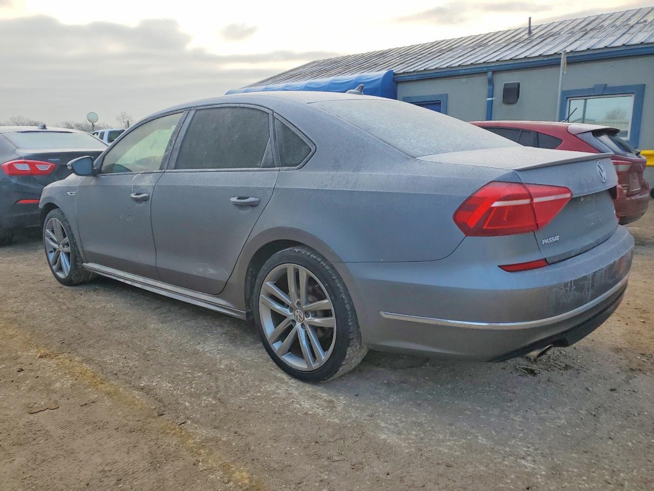 2018 VOLKSWAGEN Passat