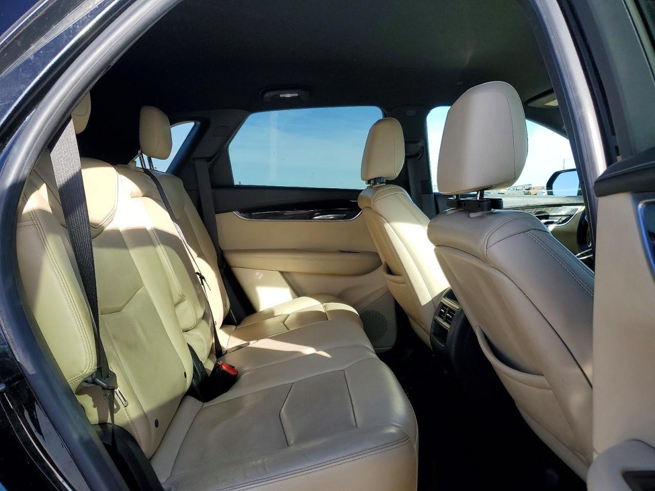 2017 CADILLAC XT5