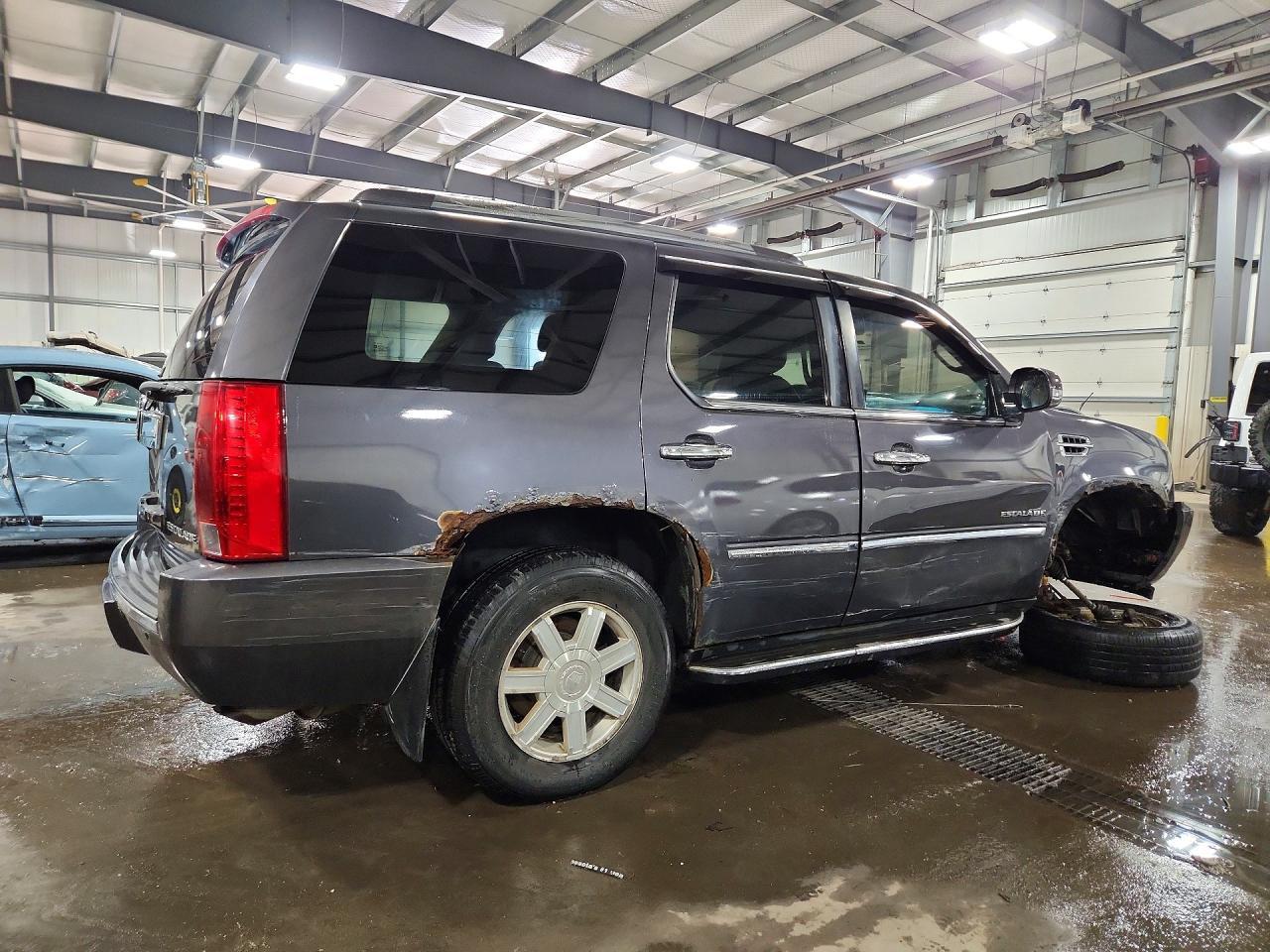 2010 CADILLAC ESCALADE