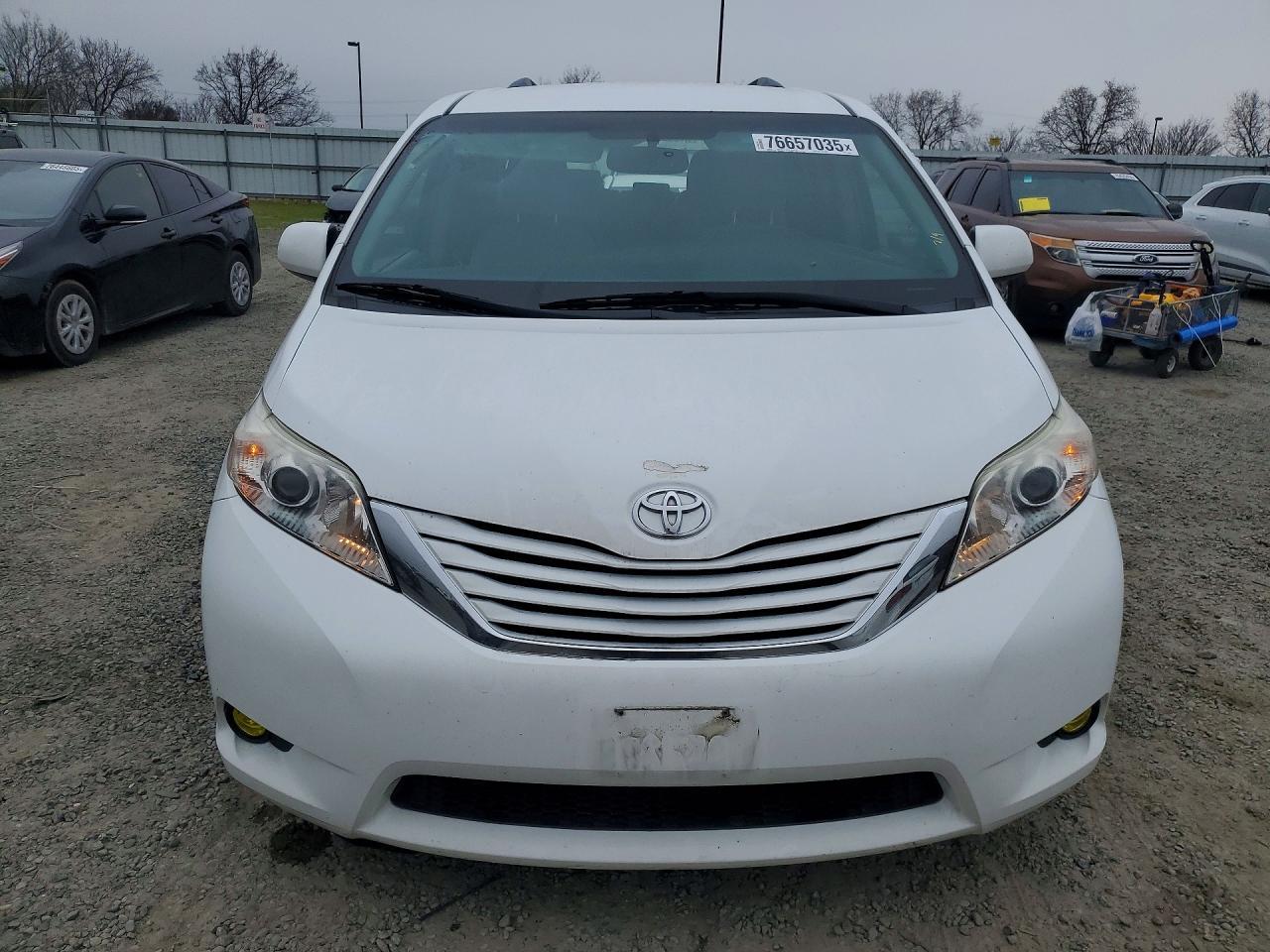 2016 TOYOTA SIENNA