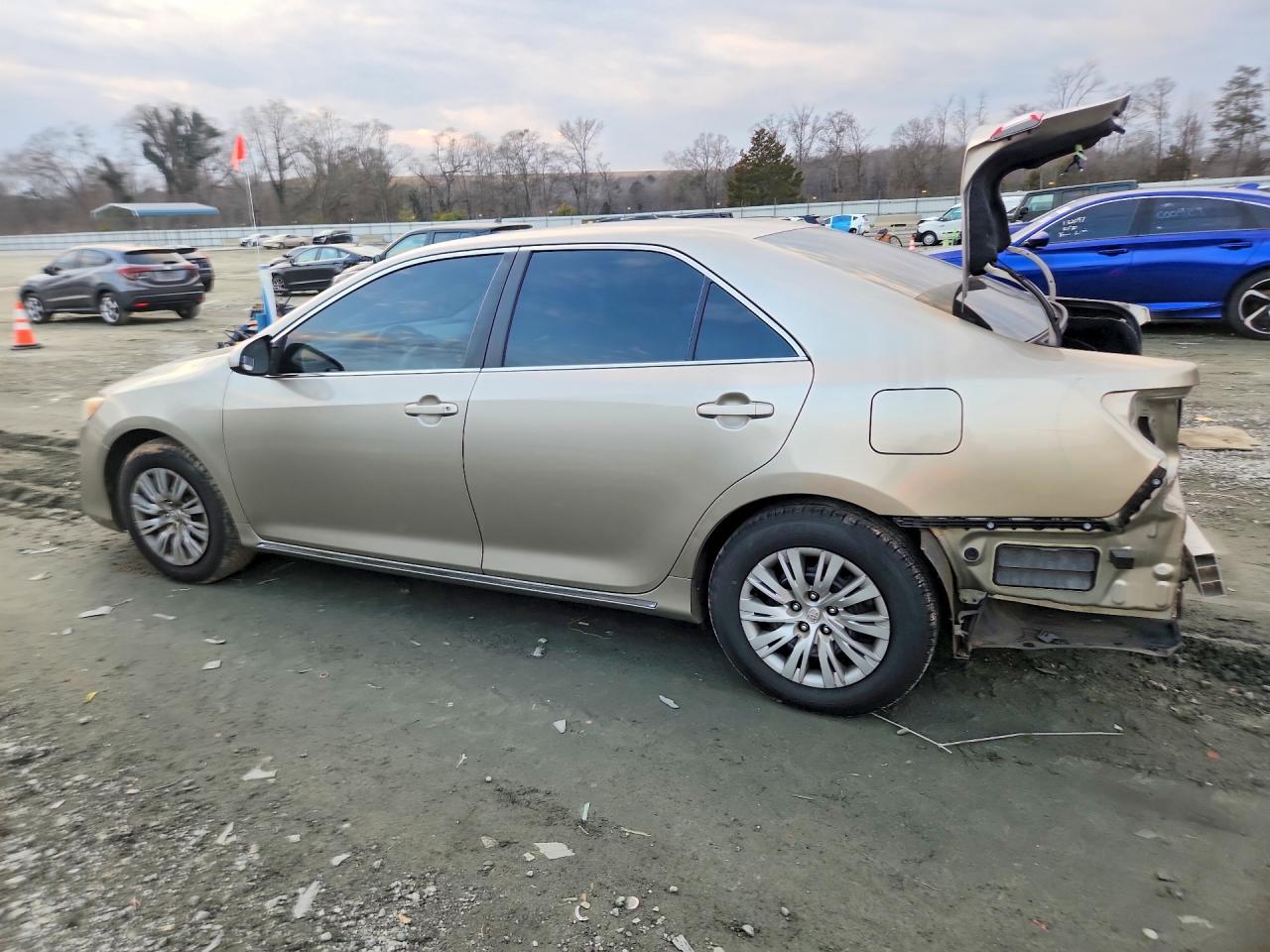 2014 TOYOTA CAMRY