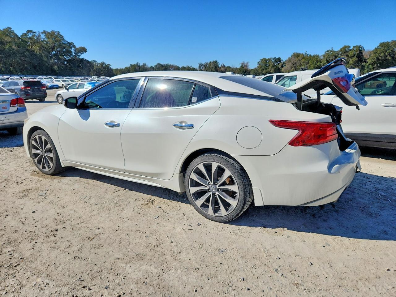 2016 NISSAN Maxima
