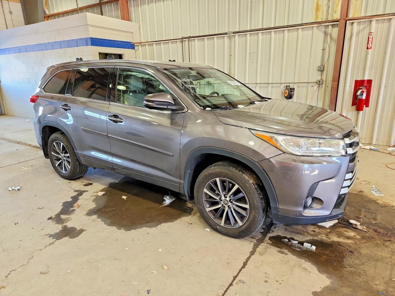 2017 TOYOTA HIGHLANDER