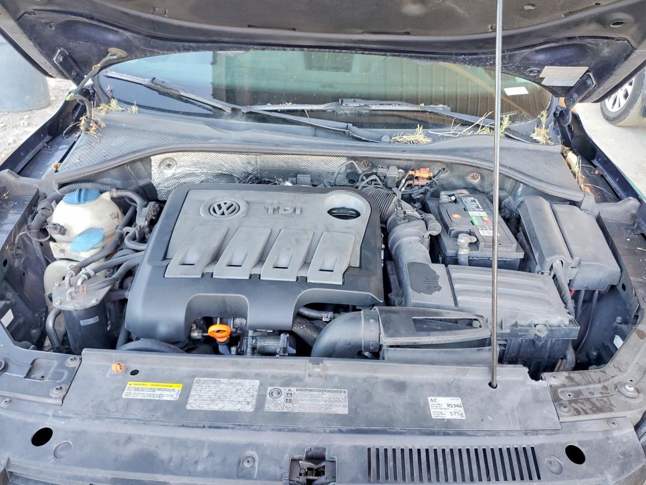2013 VOLKSWAGEN Passat