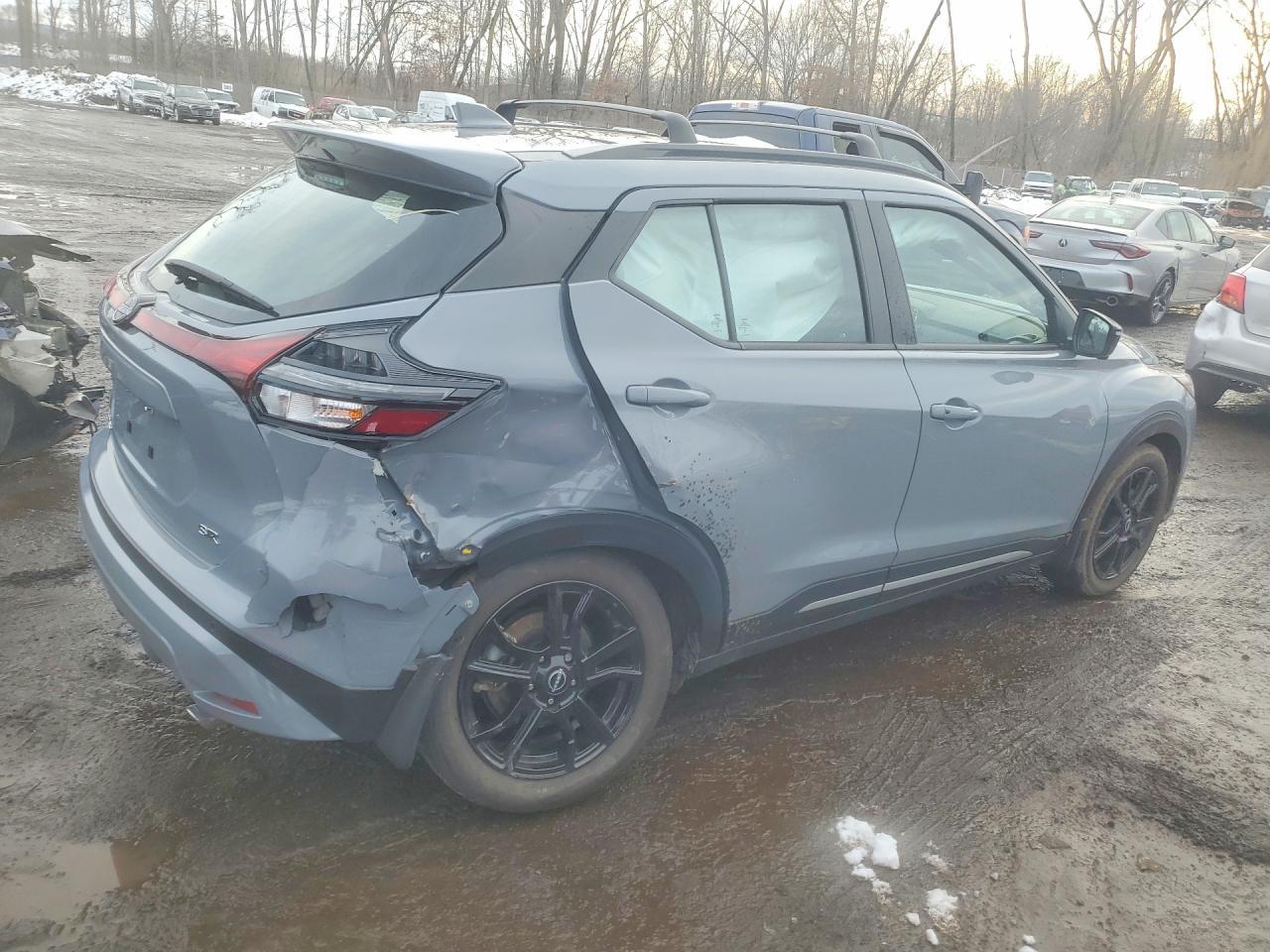 2024 NISSAN KICKS