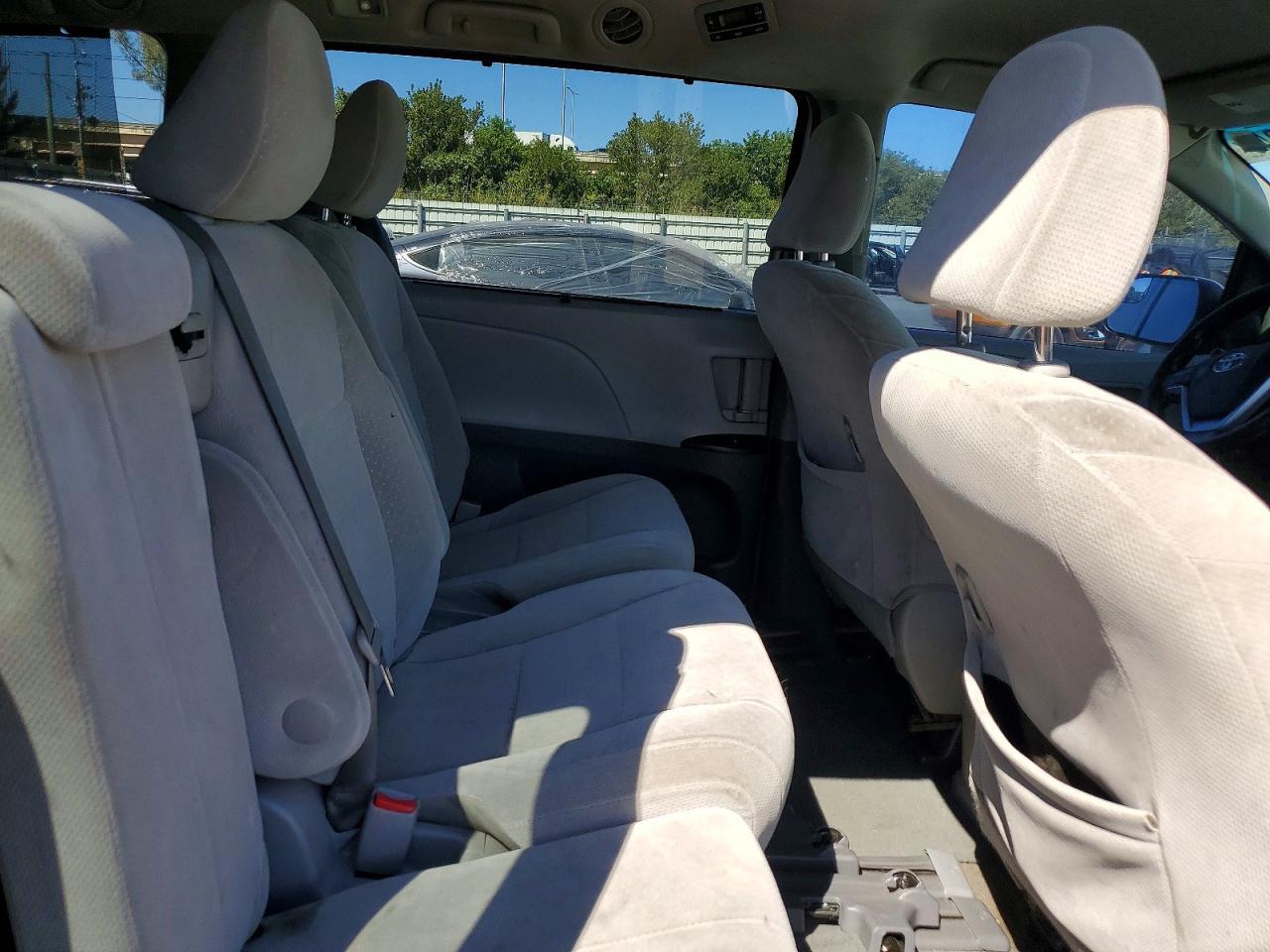 2017 TOYOTA SIENNA