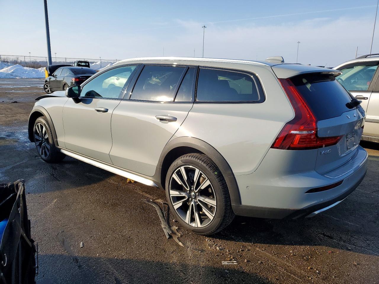 2025 Volv V60