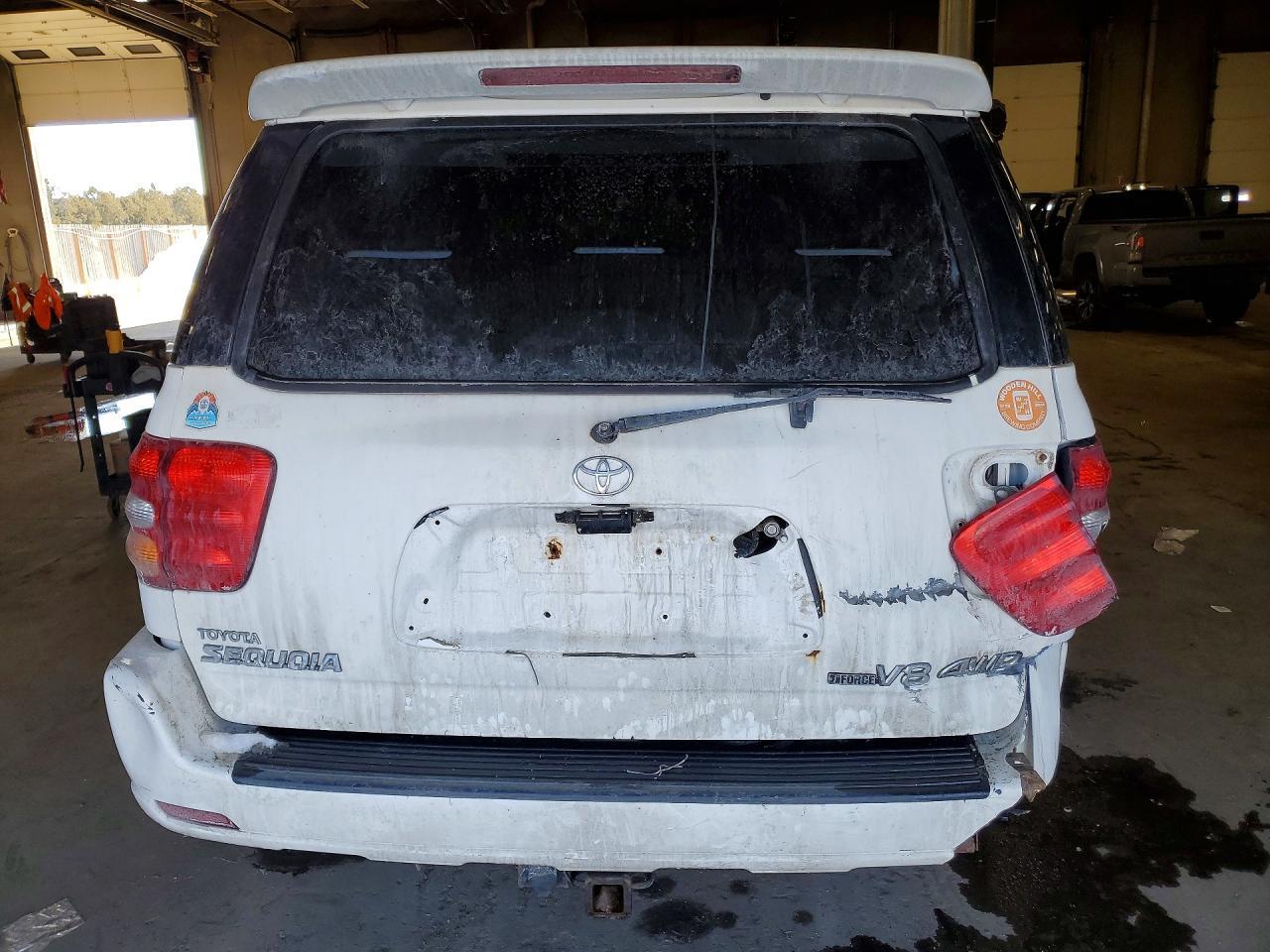 2004 TOYOTA Sequoia