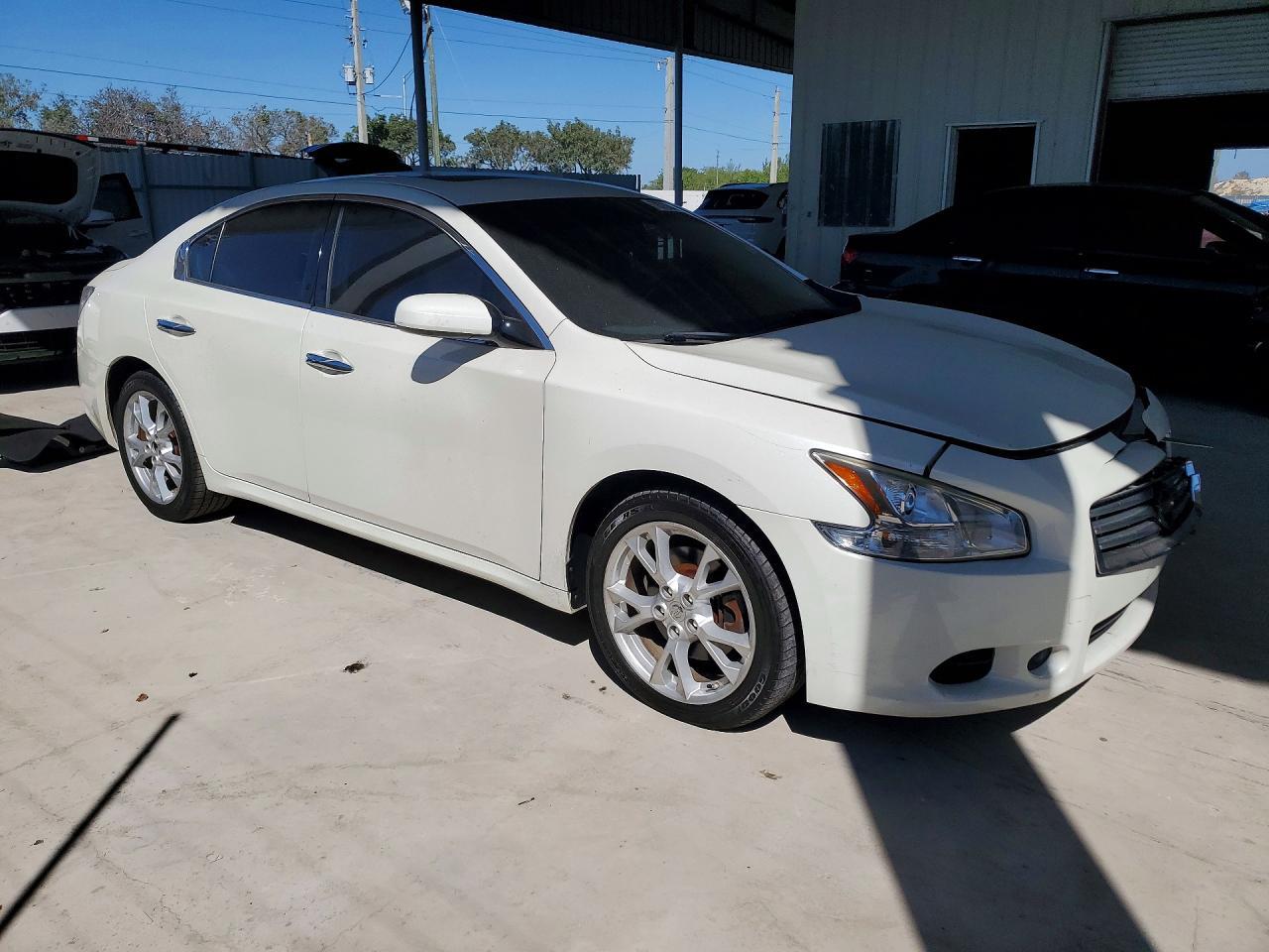 2014 NISSAN Maxima
