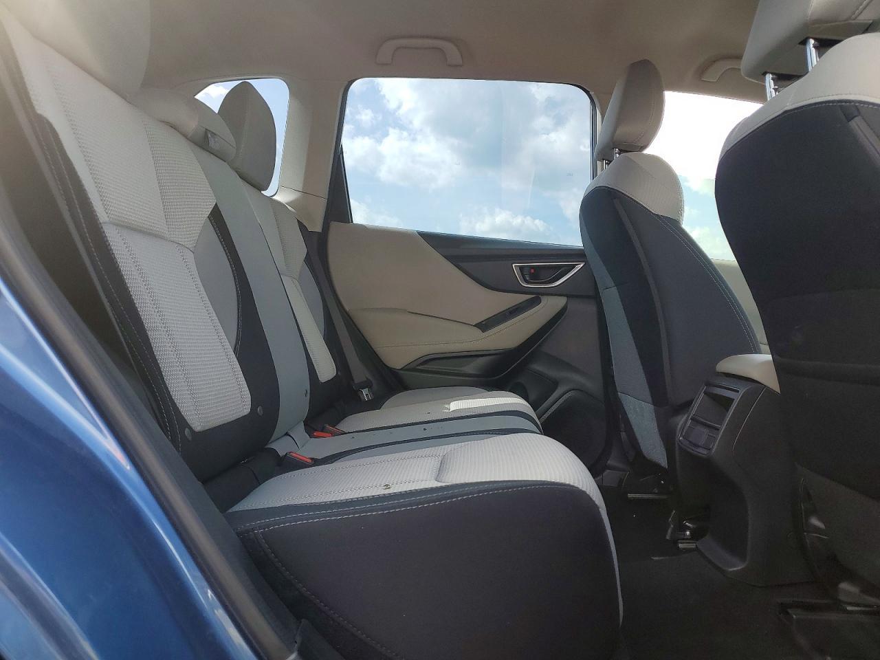 2023 SUBARU FORESTER