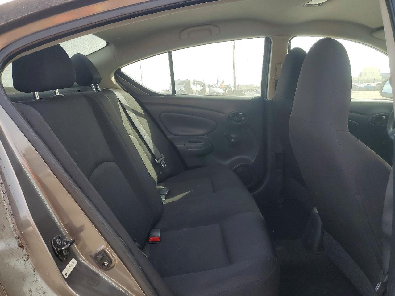 2015 NISSAN VERSA