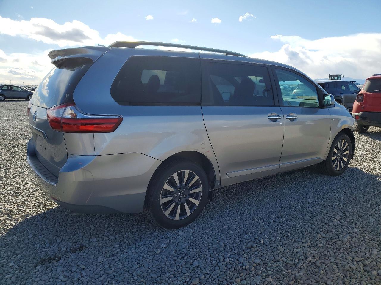 2018 TOYOTA SIENNA