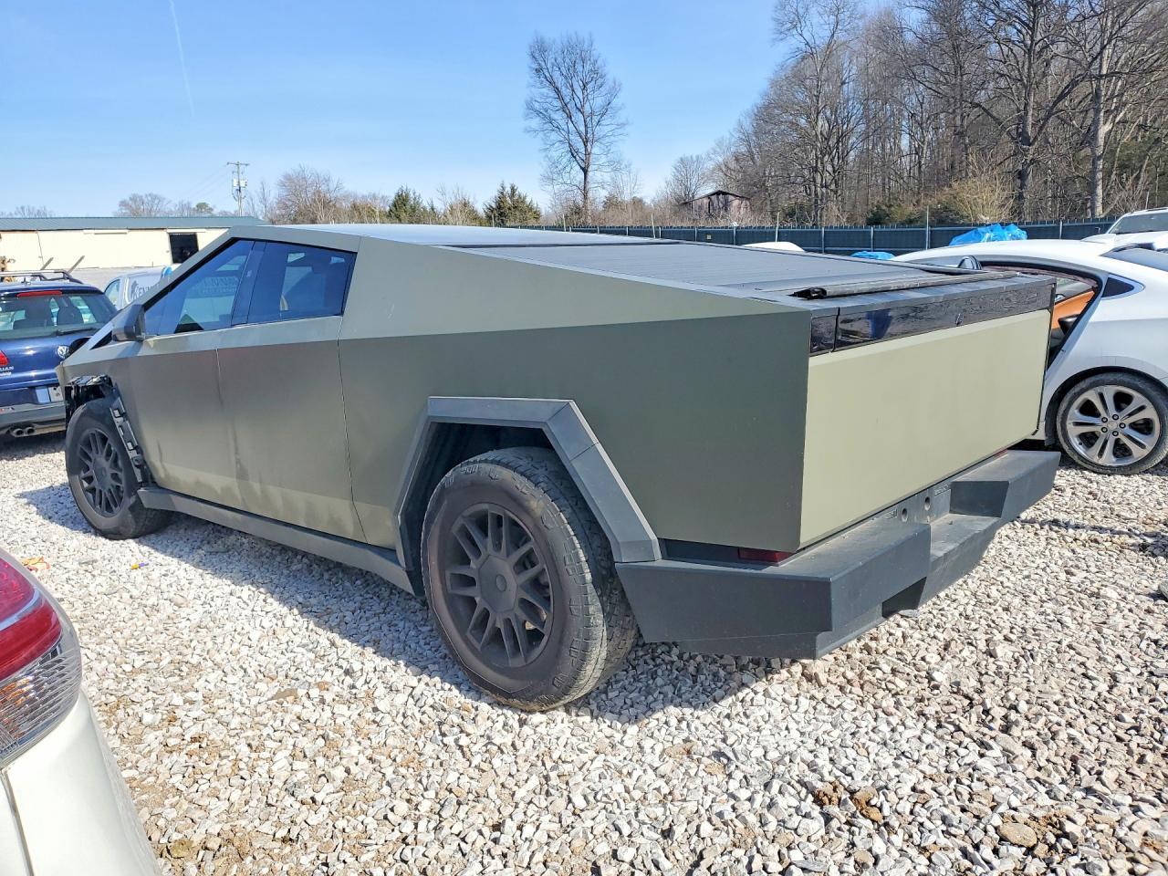 2024 TESLA Cybertruck