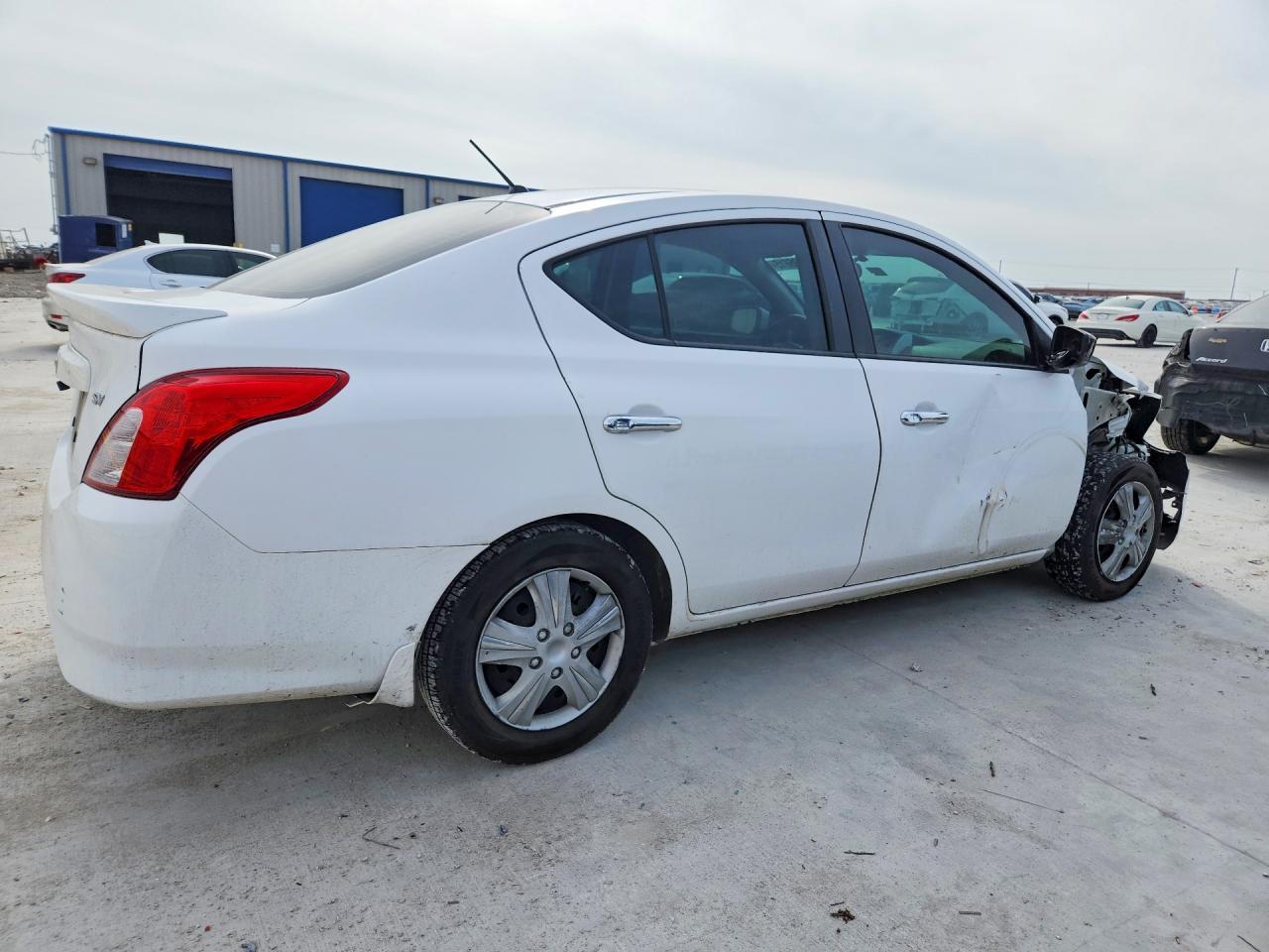 2018 NISSAN VERSA