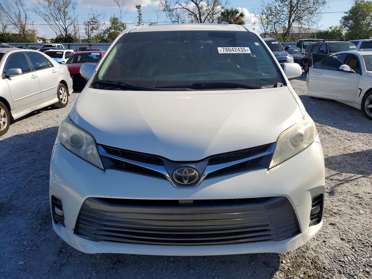 2018 TOYOTA SIENNA