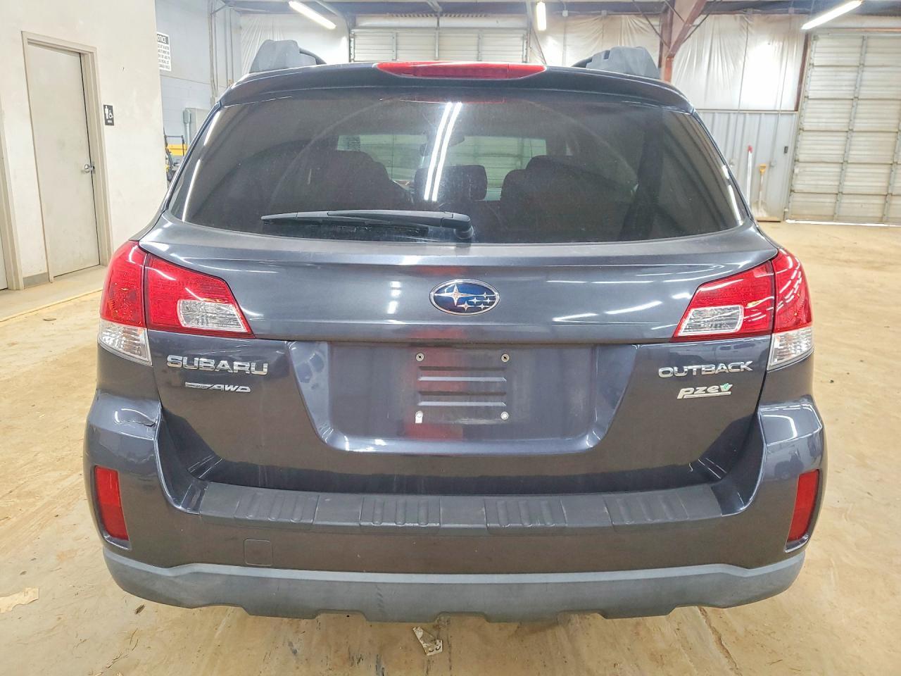 2013 SUBARU Outback