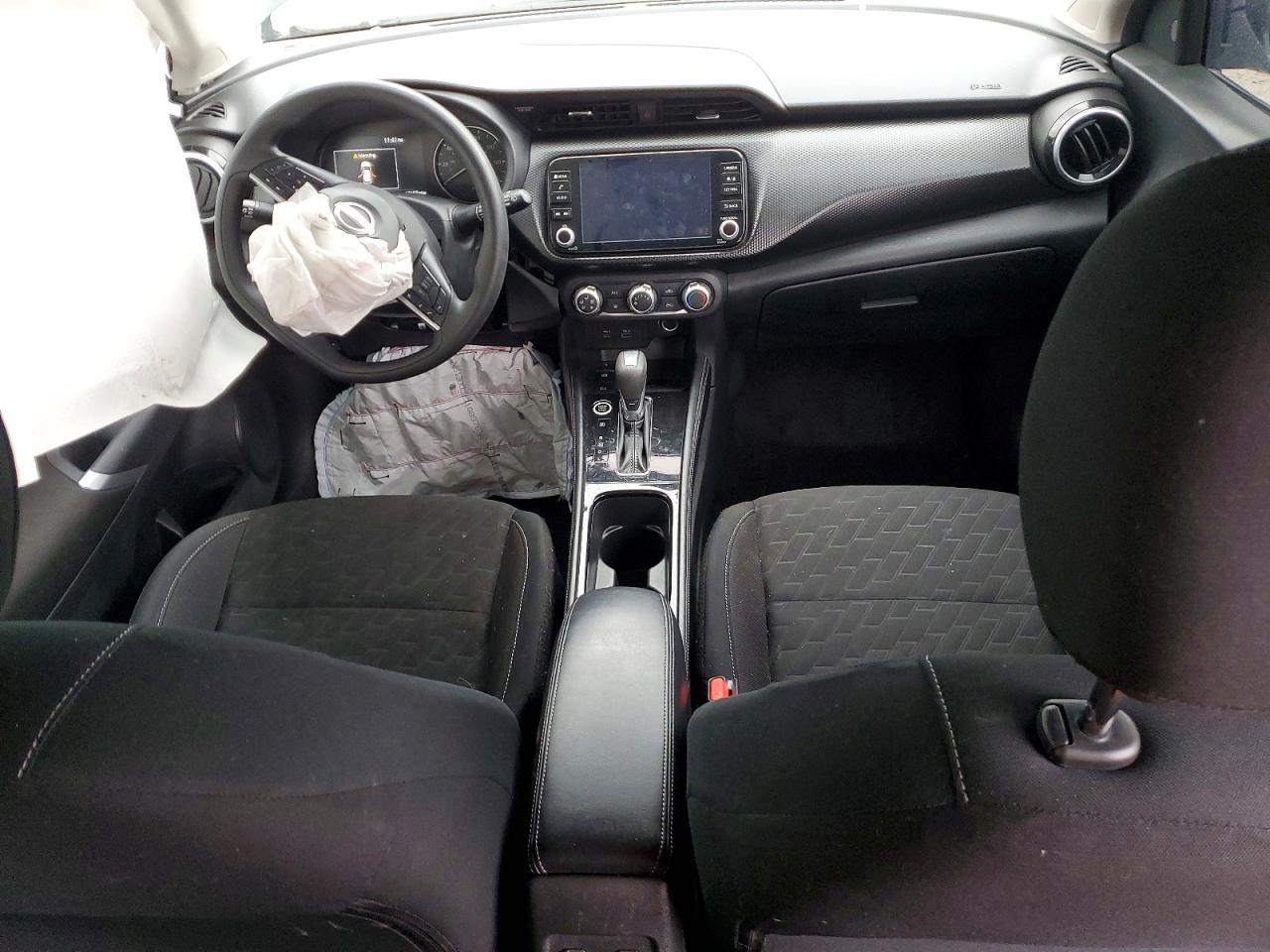 2024 NISSAN KICKS