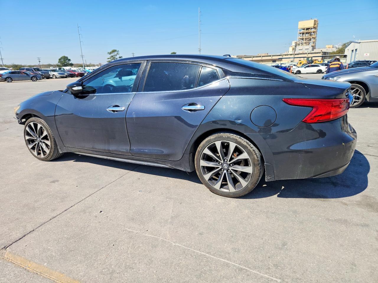 2016 NISSAN