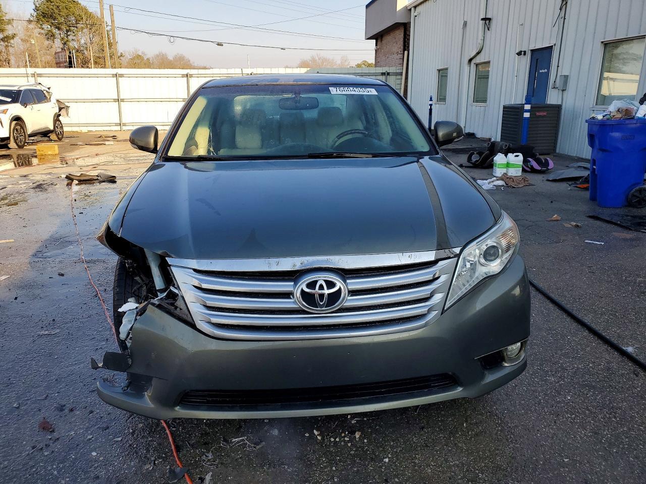2011 TOYOTA Avalon