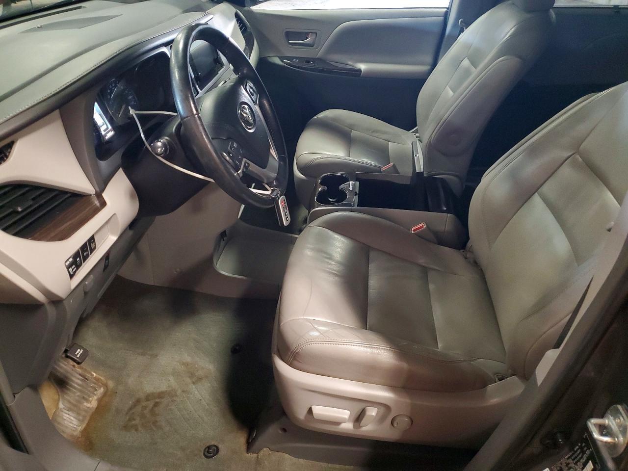 2015 TOYOTA SIENNA