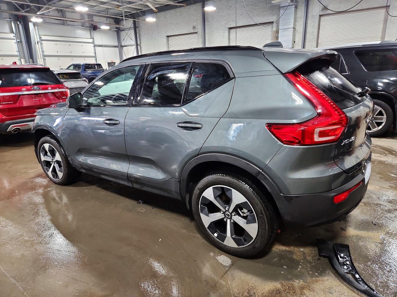 2026 VOLVO XC40