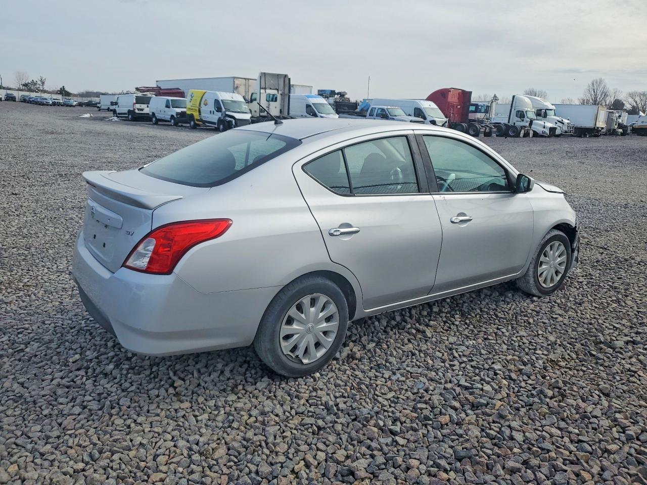 2017 NISSAN VERSA