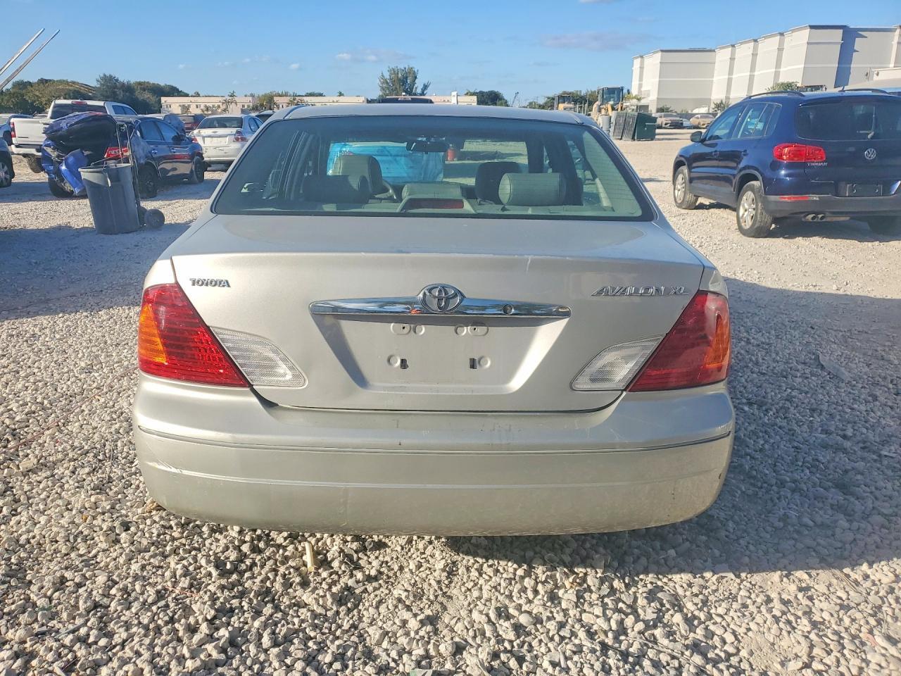 2002 TOYOTA Avalon